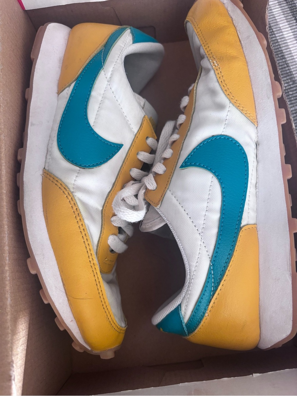 Nike Retro Women's Sneakers - White with Yellow & Teal